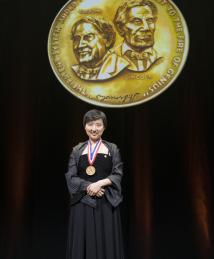 Xiaowei Zhuang at National Inventors Hall of Fame Induction Ceremony